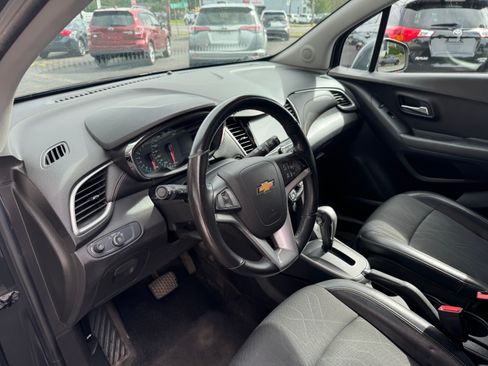 Used 2017 Chevrolet Trax AWD LT w/ 1LT image 8