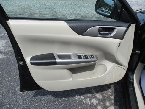 Used 2010 Subaru Impreza 2.5i Premium image 13