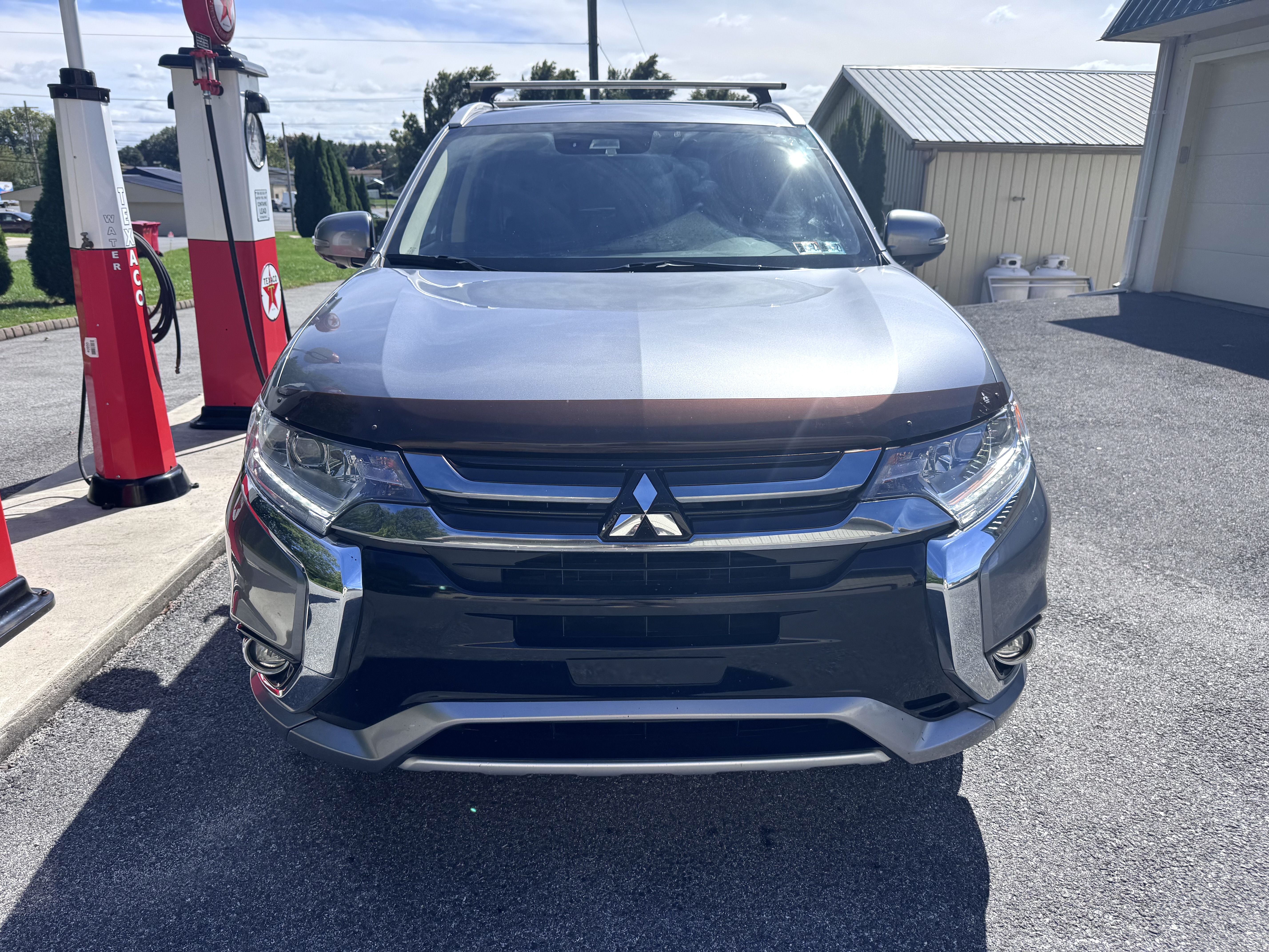 Used 2018 Mitsubishi Outlander 4WD Plug-In Hybrid image 3