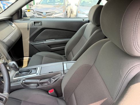 Used 2014 Ford Mustang Convertible RWD image 6