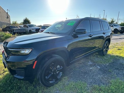 Used 2023 Jeep Grand Cherokee L Laredo image 16