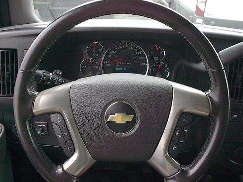 Used 2018 Chevrolet Express 2500 image 14