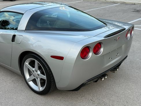 Used 2005 Chevrolet Corvette Coupe RWD image 38