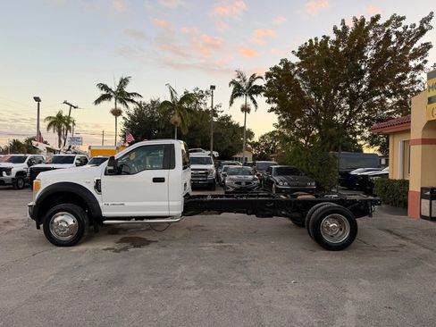 Used 2017 Ford F550 image 2