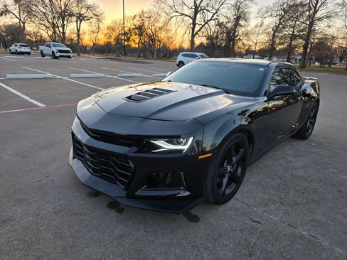 Used 2014 Chevrolet Camaro SS image 3