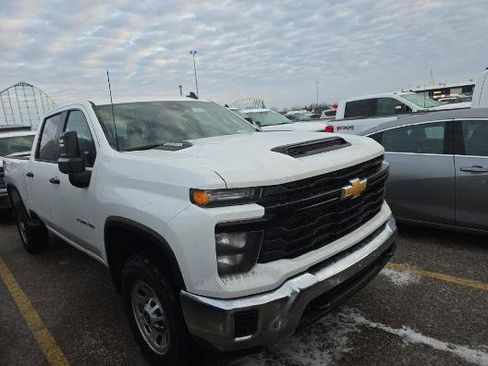Used 2024 Chevrolet Silverado 2500 W/T image 2