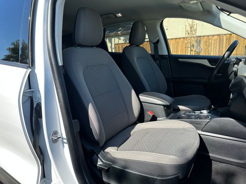 Used 2022 Ford Escape SE image 16