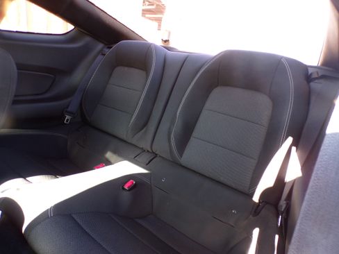 Used 2015 Ford Mustang image 6