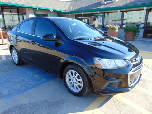 Used 2020 Chevrolet Sonic LT image 2