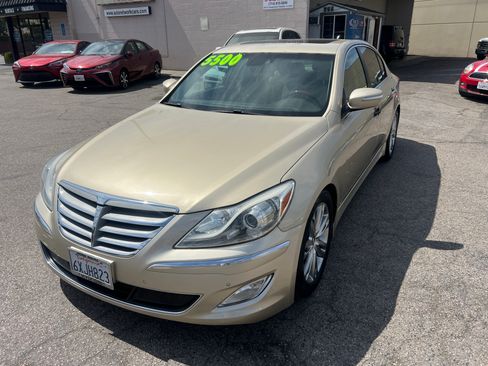 Used 2012 Hyundai Genesis 4.6 image 8
