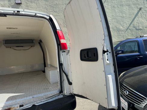 Used 2016 GMC Savana 2500 image 12