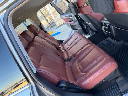 Used 2016 Lexus LX 570 image 5