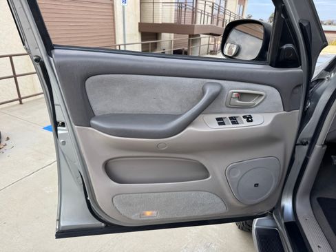 Used 2006 Toyota Sequoia SR5 image 17