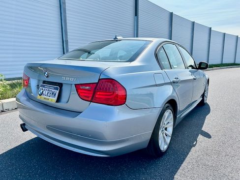 Used 2011 BMW 328i xDrive image 1