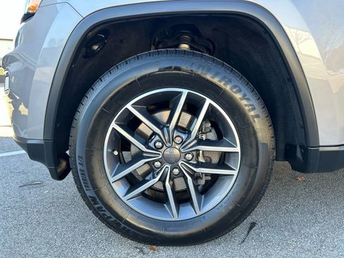 Used 2019 Jeep Grand Cherokee Limited image 17