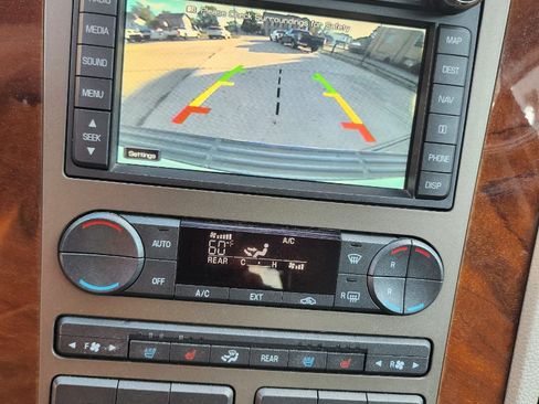 Used 2011 Lincoln Navigator image 8