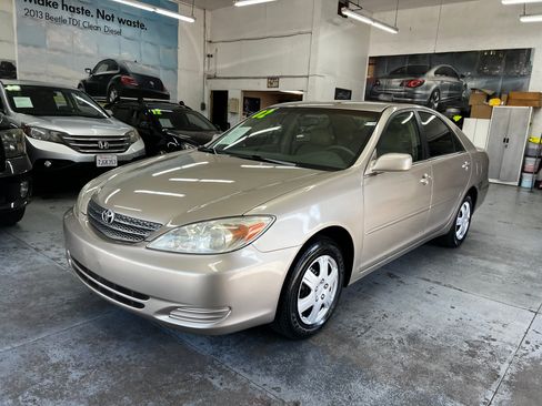 Used 2002 Toyota Camry LE image 2