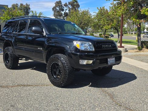 Used 2005 Toyota 4Runner SR5 image 2