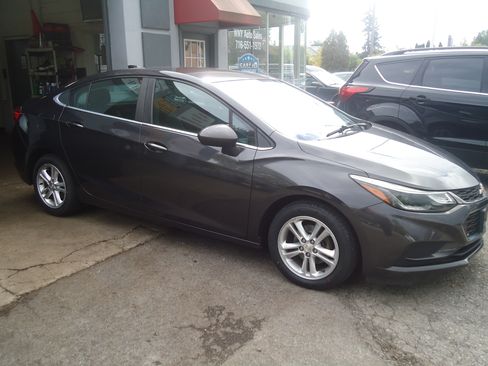 Used 2016 Chevrolet Cruze LT image 4