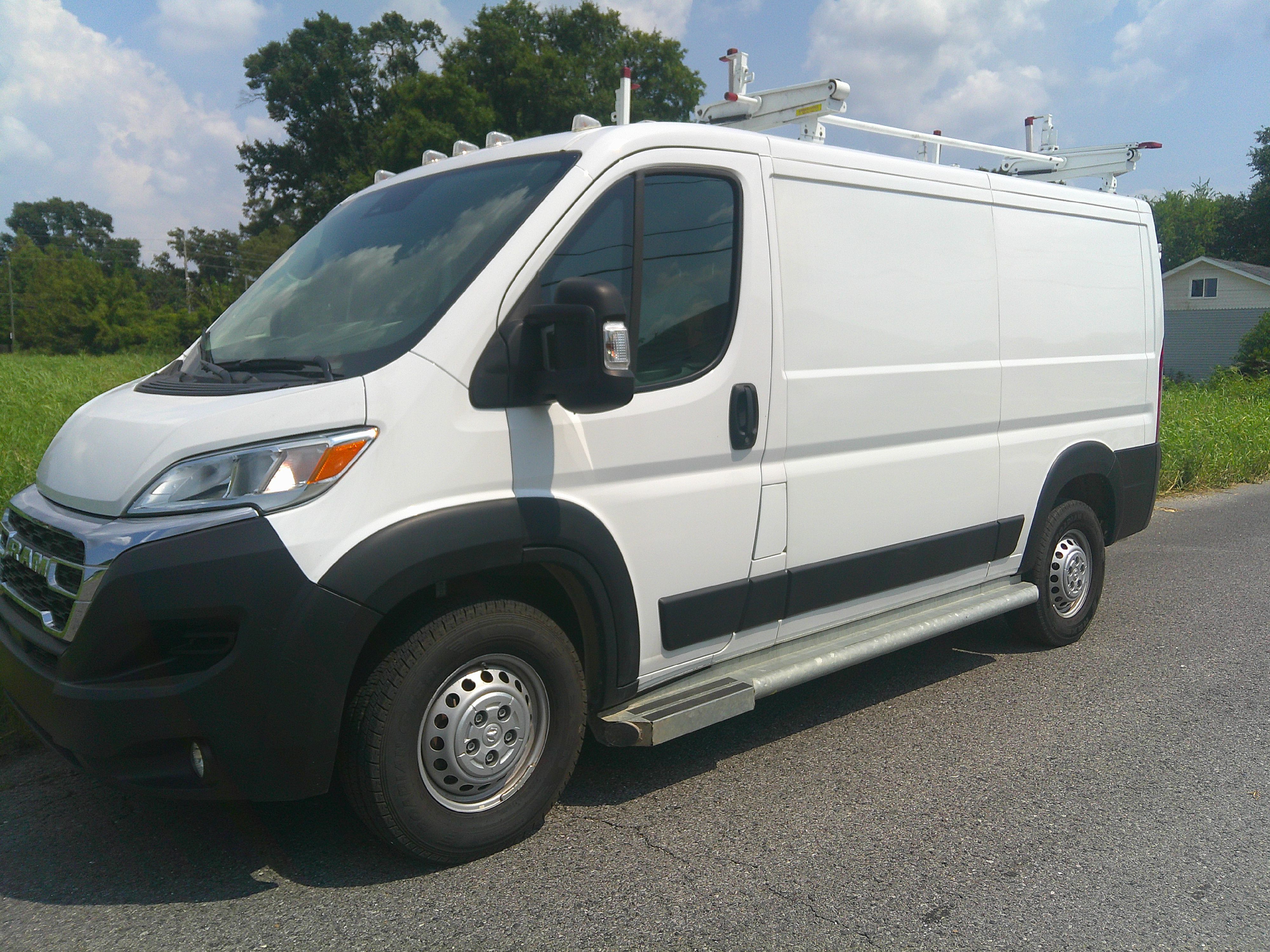 Used 2025 RAM ProMaster 2500 136 FWD image 4