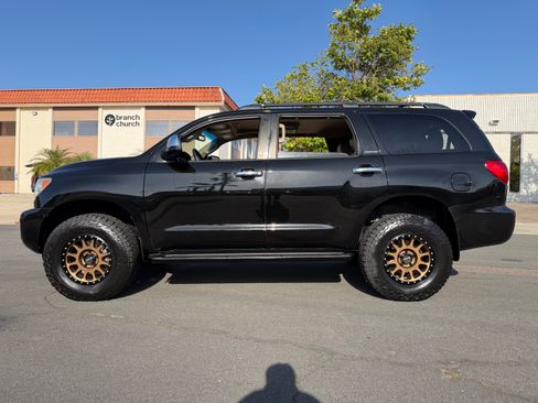 Used 2017 Toyota Sequoia 4WD Limited image 2