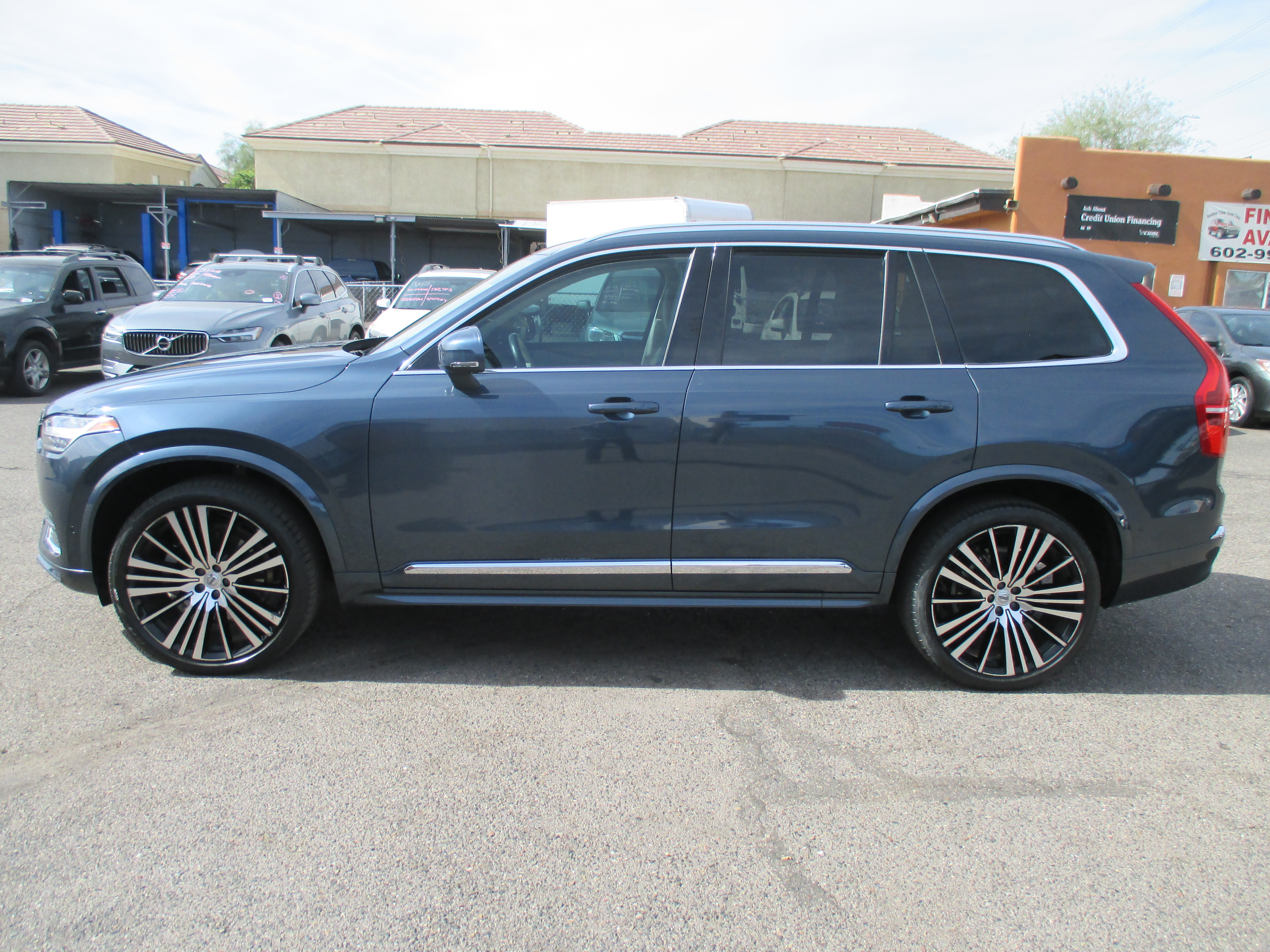 Used 2023 Volvo XC90 AWD B6 Plus Bright image 1