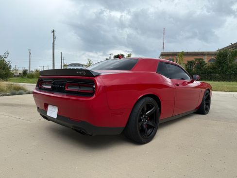 Used 2017 Dodge Challenger SRT Hellcat image 9