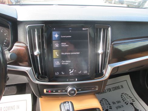 Used 2017 Volvo S90 T5 Momentum Sedan 4D FWD image 5