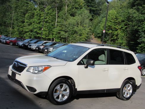 Used 2015 Subaru Forester 2.5i AWD/4WD image 2
