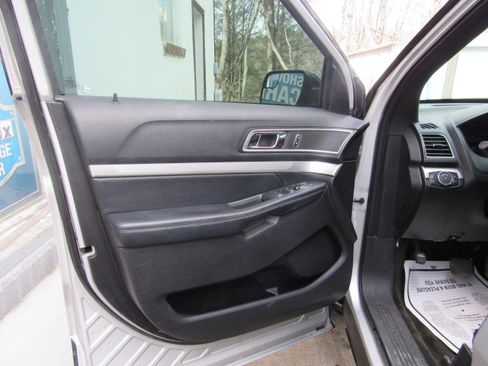 Used 2017 Ford Explorer Limited image 14