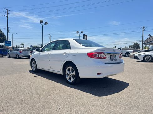Used 2012 Toyota Corolla LE FWD image 5