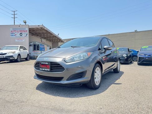 Used 2015 Ford Fiesta SE Hatchback FWD image 2