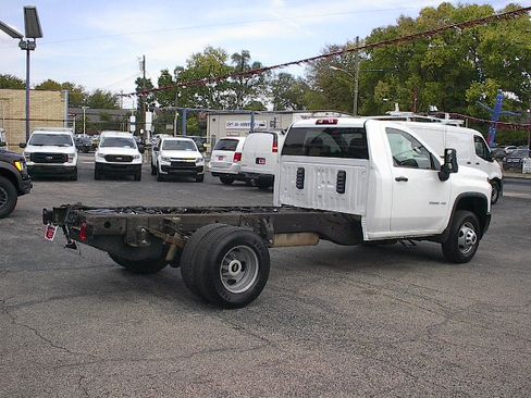 Used 2021 Chevrolet Silverado 3500 W/T image 4