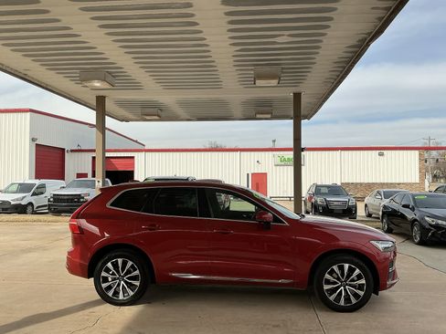 Used 2023 Volvo XC60 B5 Plus image 4