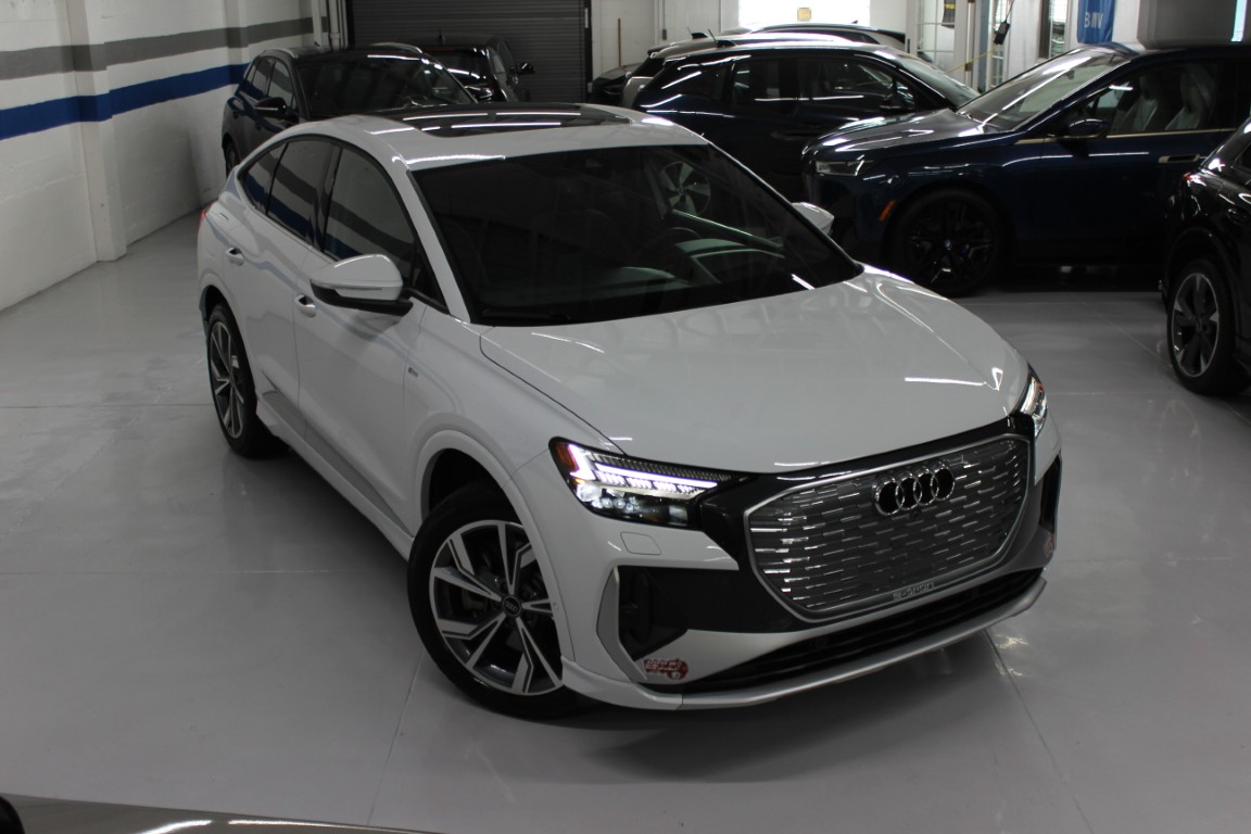 Used 2024 Audi Q4 e-tron quattro Prestige Sportback AWD/4WD image 8