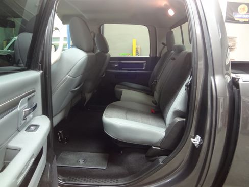 Used 2019 RAM 1500 SLT image 15