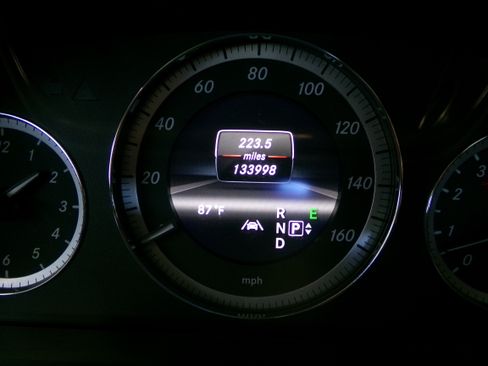 Used 2013 Mercedes-Benz E 350 4MATIC Sedan image 18