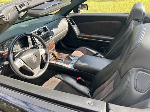 Used 2006 Cadillac XLR V image 10