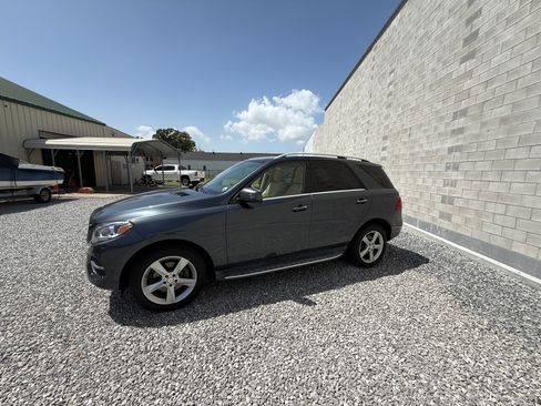 Used 2016 Mercedes-Benz GLE 350 w/ Premium Package image 2