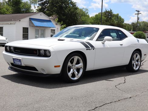 Used 2013 Dodge Challenger R/T Plus RWD image 4