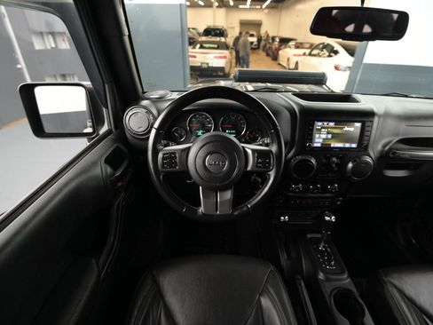 Used 2018 Jeep Wrangler Unlimited Sahara image 36