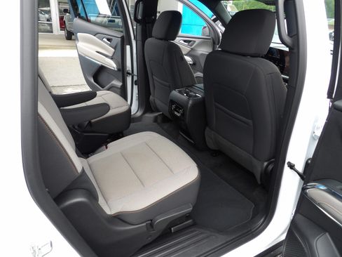 Used 2026 Chevrolet Traverse FWD LT image 22