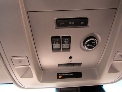 Used 2016 Cadillac Escalade Luxury image 22