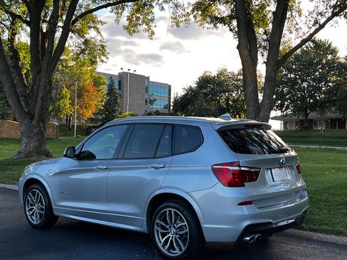 Used 2017 BMW X3 xDrive28i image 3