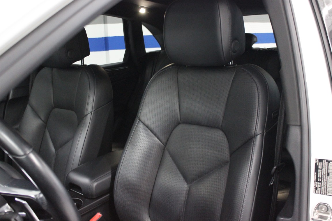 Used 2020 Porsche Macan S AWD/4WD image 29
