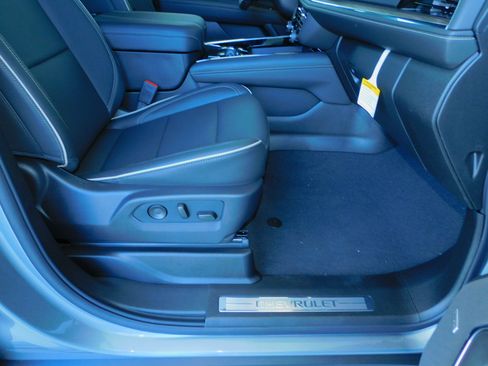New 2026 Chevrolet Suburban Premier image 25