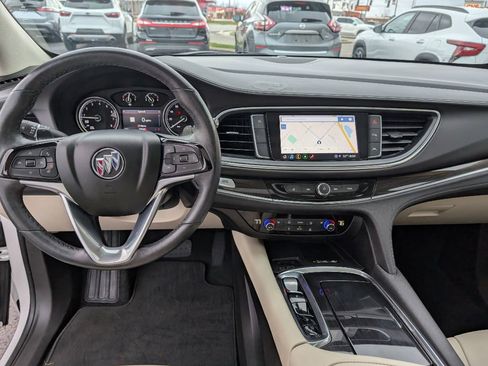 Used 2023 Buick Enclave Essence image 10