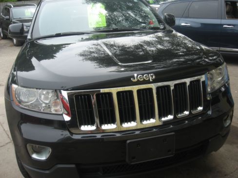 Used 2012 Jeep Grand Cherokee 4WD Laredo image 2