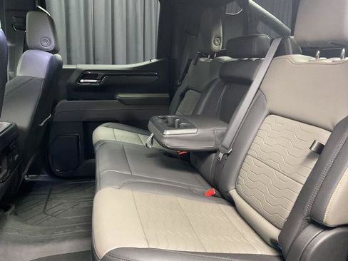 Used 2025 Chevrolet Silverado 1500 ZR2 image 10