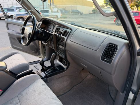 Used 2002 Toyota 4Runner SR5 image 27